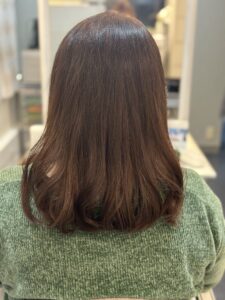 ヘアカラー施術後の後ろ姿